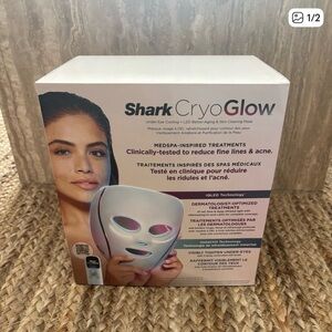 New unused Shark CryoGlow LED Face Mask